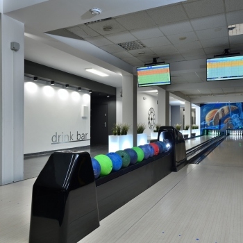 Bowling alley 